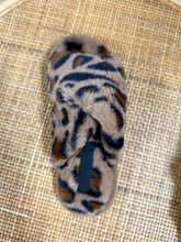 Load image into Gallery viewer, Faux Fur Slippers
